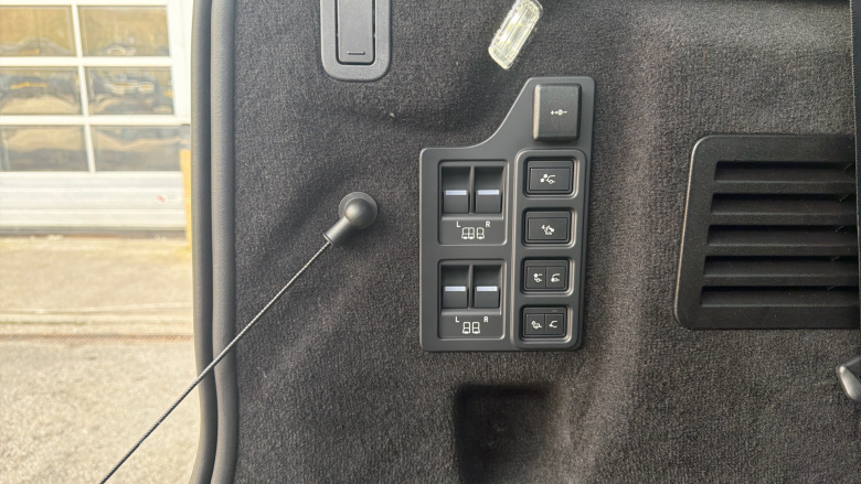 Land Rover Discovery 3.0 D350 Tempest 5dr Auto Diesel Station Wagon